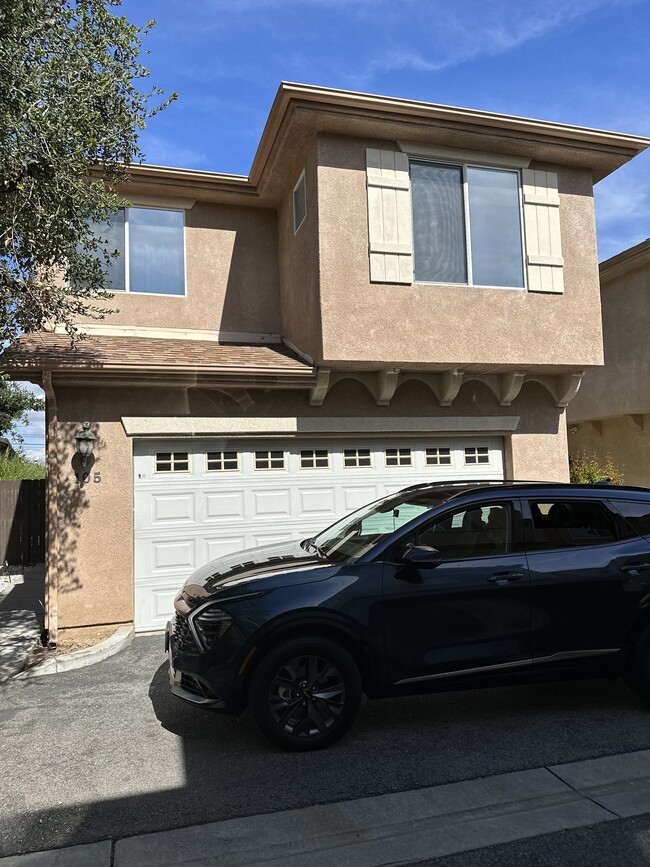 Building Photo - 10025 Topanga Canyon Blvd Rental