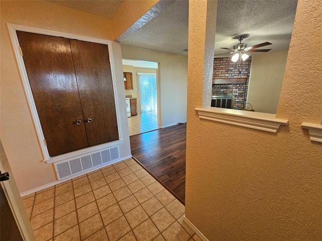 Photo - 400 Hallmark Dr