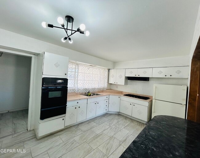 Photo - 521 Balboa Rd