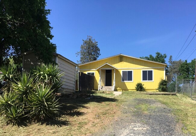 Building Photo - 1134 Oro Dam Blvd W