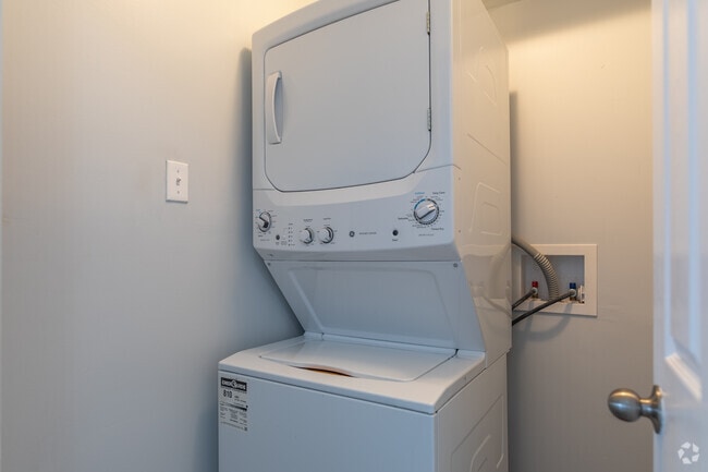 2BR, 1BA - 850SF - In-Suite Laundry - Ouellette Place