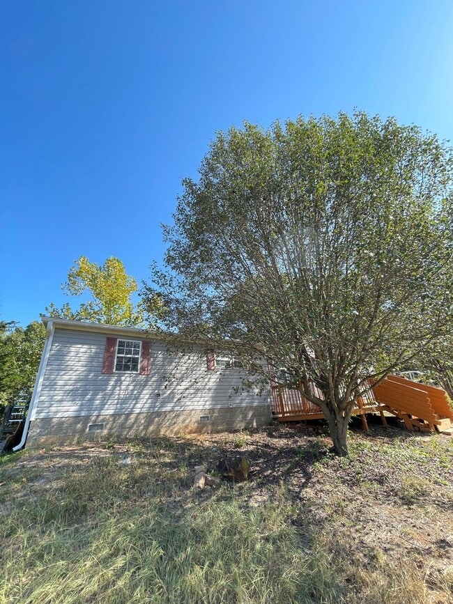 Building Photo - 3 bedroom 2 bath mobile home, LARGE, 1.33 ...