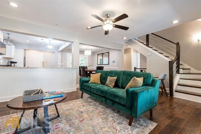 Photo - 938 Alloway Pl SE