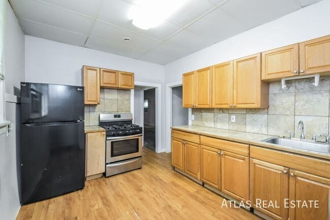 Building Photo - 861 Egbert St Rental