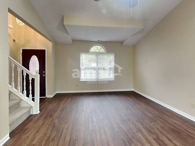 Photo - 297 Concord Way