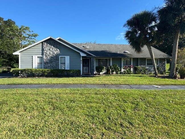 Building Photo - 3/2 in Pelican Bay