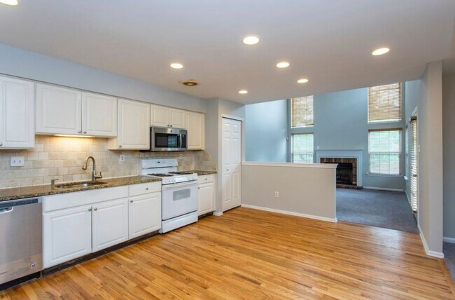 Photo - 105 Farrington Ct