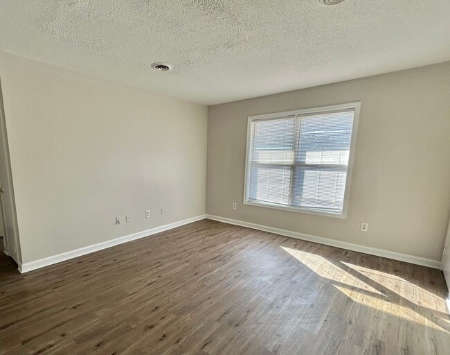 Photo - Charming, 2 bedroom apartment for rent!