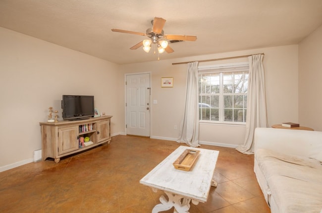 Photo - 127 Darby Way