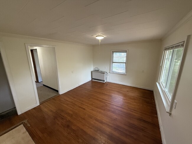 Photo - 594 Lansingville Rd