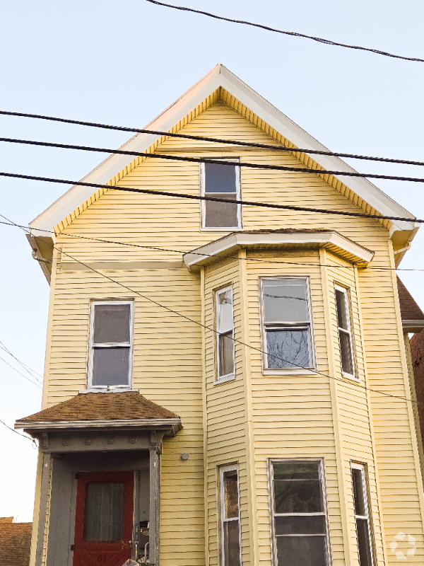 Building Photo - 61 Tudor St Unit 2 Rental