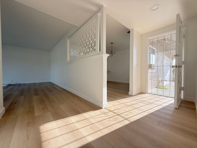 Building Photo - 4 Bed +2 Bath + 2 Car Garage - South HB