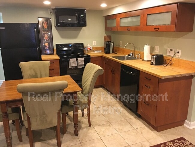 Photo - 813 10th St NE