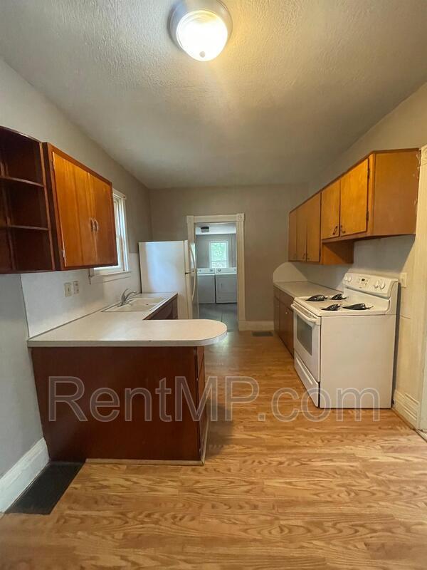 Photo - 1015 S Lansing St