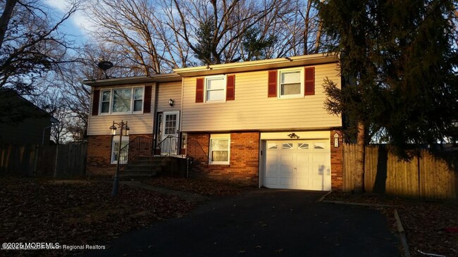 Photo - 16 Oak Leaf Ln House