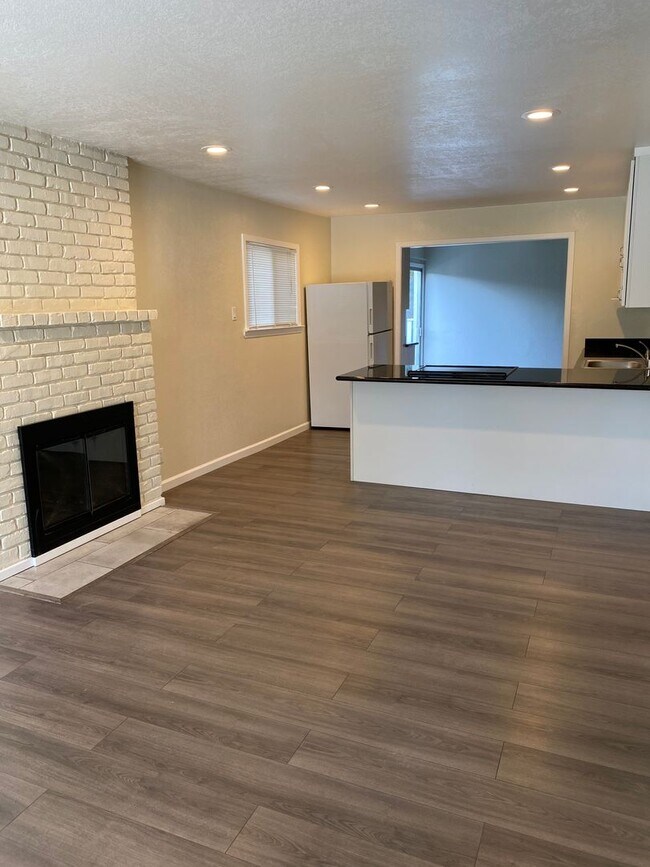 Photo - 2078 Donald Dr