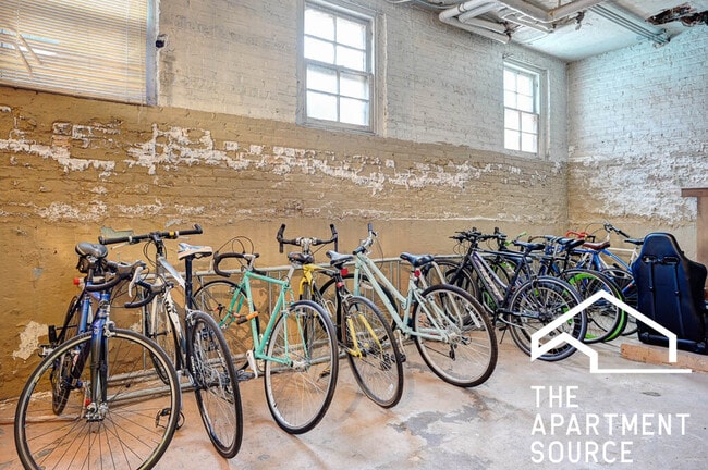 Photo - 4737 N Hermitage Ave Unit 409