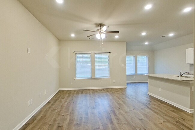 Photo - 112 Yardley Ct