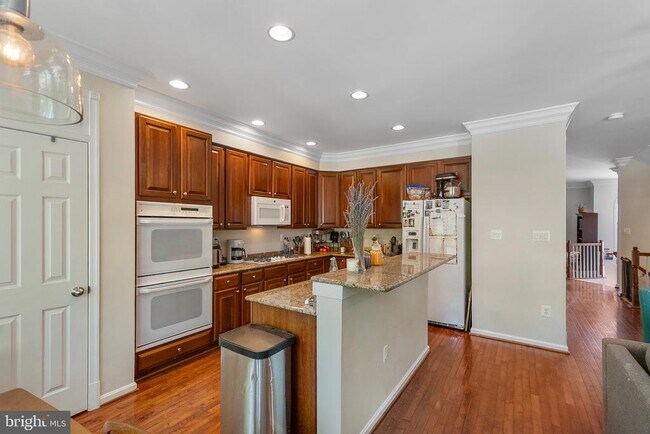 Photo - 102 Lounsbury Pl