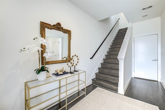 Photo - 1706 Alamo St