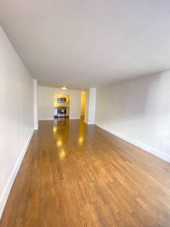 Photo - 220 E 63rd St Unidad 1G