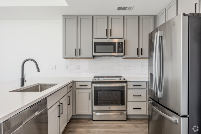 2BR, 2BA - 1,354SF - Kitchen - The Tower on Piedmont Apartments