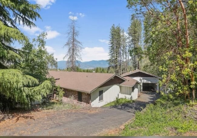 Photo - 301 Red Spur Dr