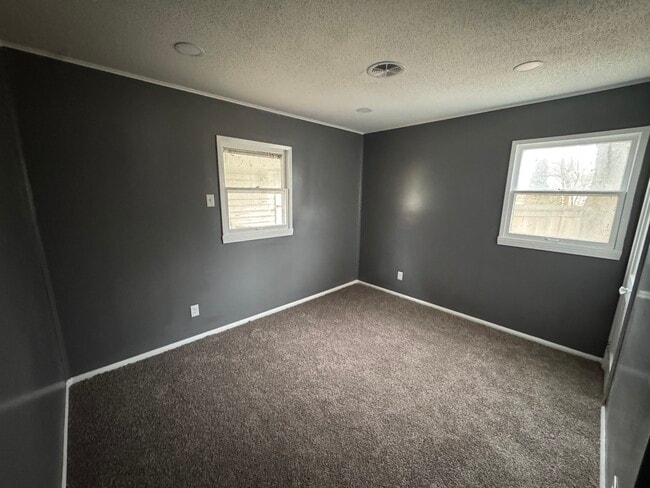 Photo - 681 S Farnham St