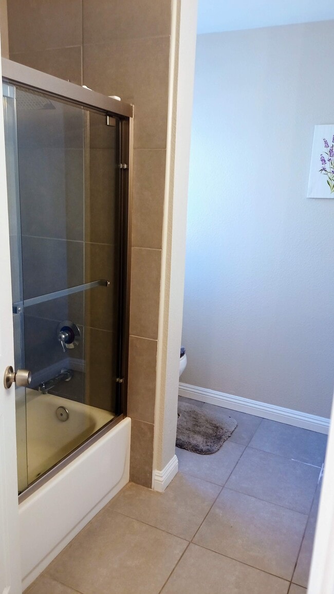 bañera del baño - 7200 Pirates Cove Rd