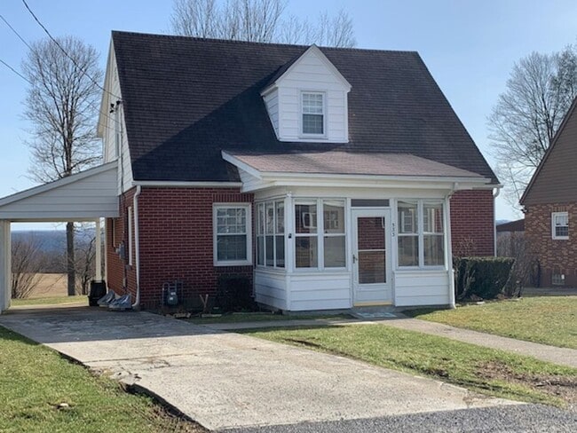 Building Photo - Newly Renovated 3 bedroom, 2.5 bath home