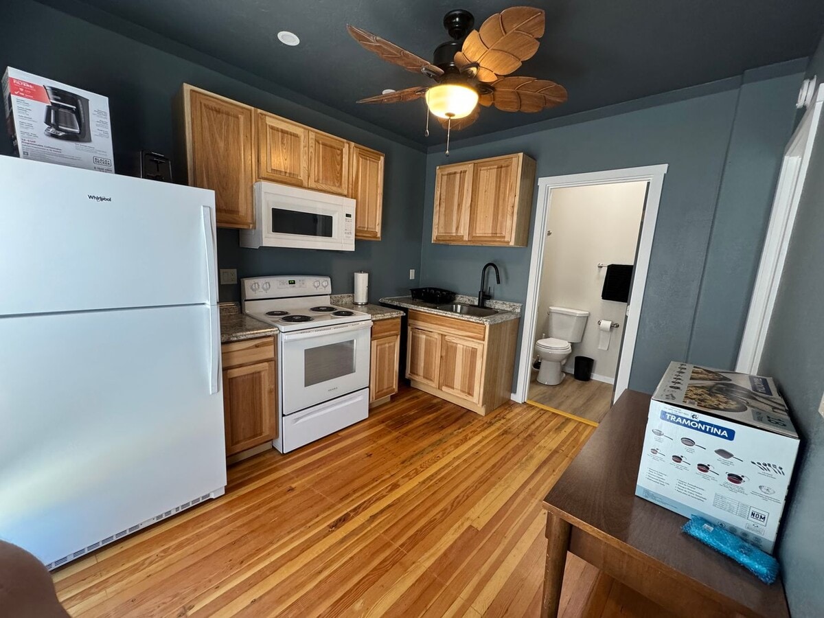 Fully furnished 1bed/ 1 bath - Fully furnished 1bed/ 1 bath