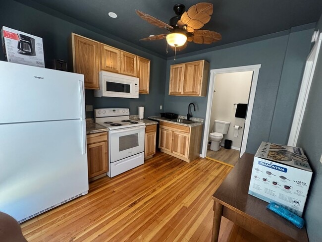 Building Photo - Fully furnished 1bed/ 1 bath
