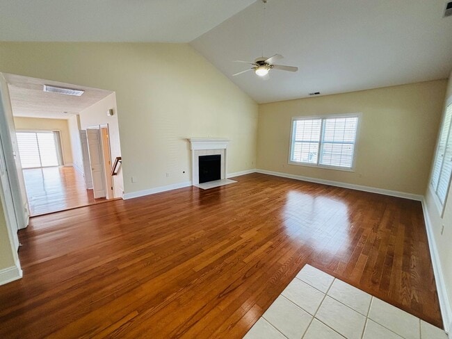 Photo - 1733 Lions Dr NW