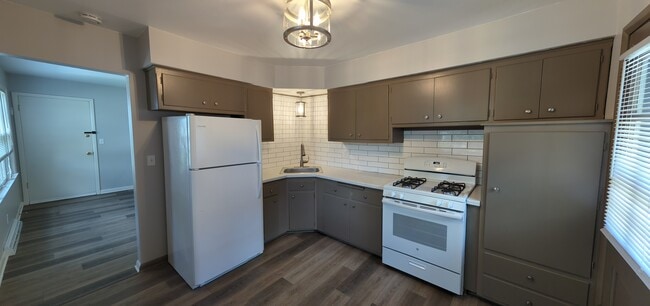 Building Photo - 11827 W North Ave Unit 2
