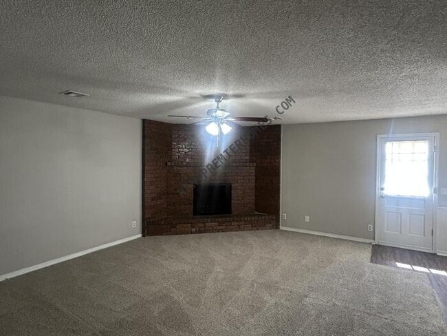 Photo - 900 S 27th St