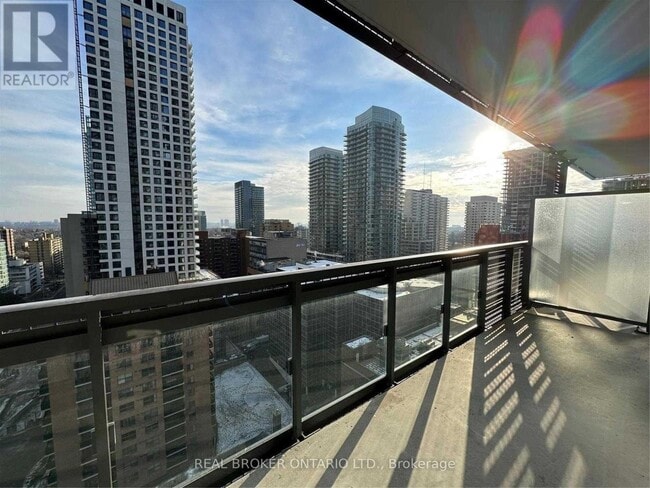 39 Roehampton Ave Unit 1401