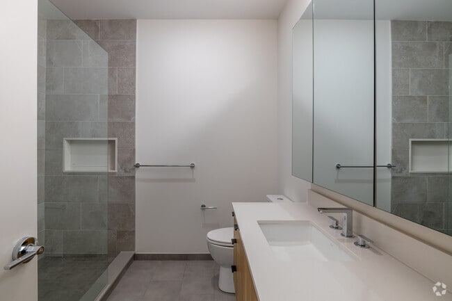 Junior 1BR, 1BA - 538SF - Bathroom - The Alistair