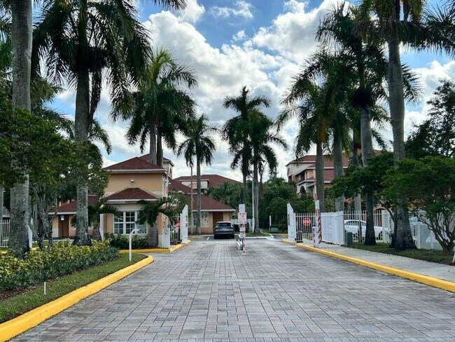 Photo - 6900 SW 39th St Unit 305J