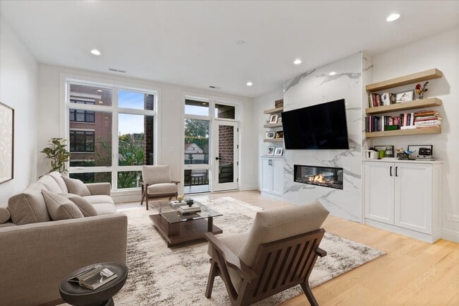 Photo - 1218 W Belmont Ave Unit 201