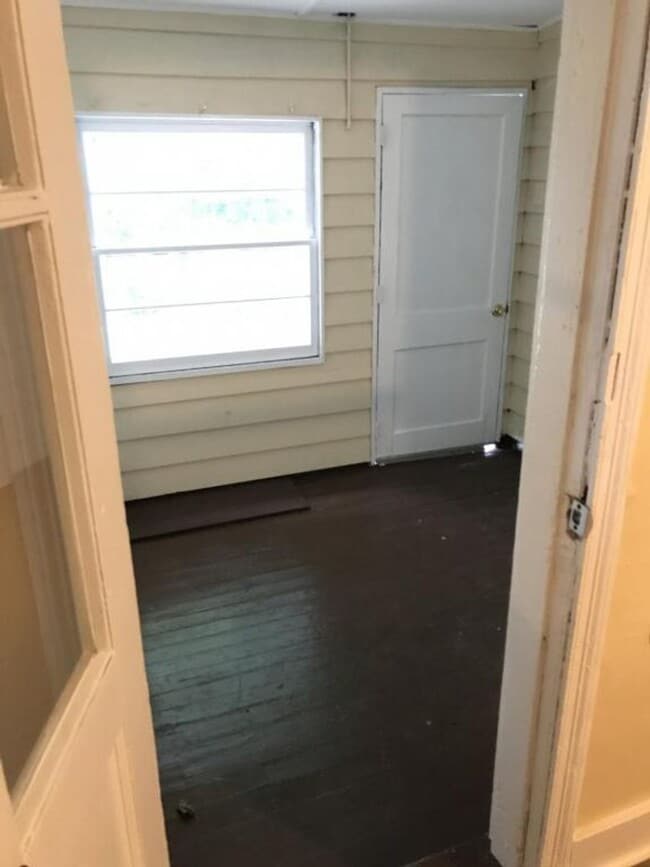 Photo - 403-405 N Baltimore Ave --1 Unit 1