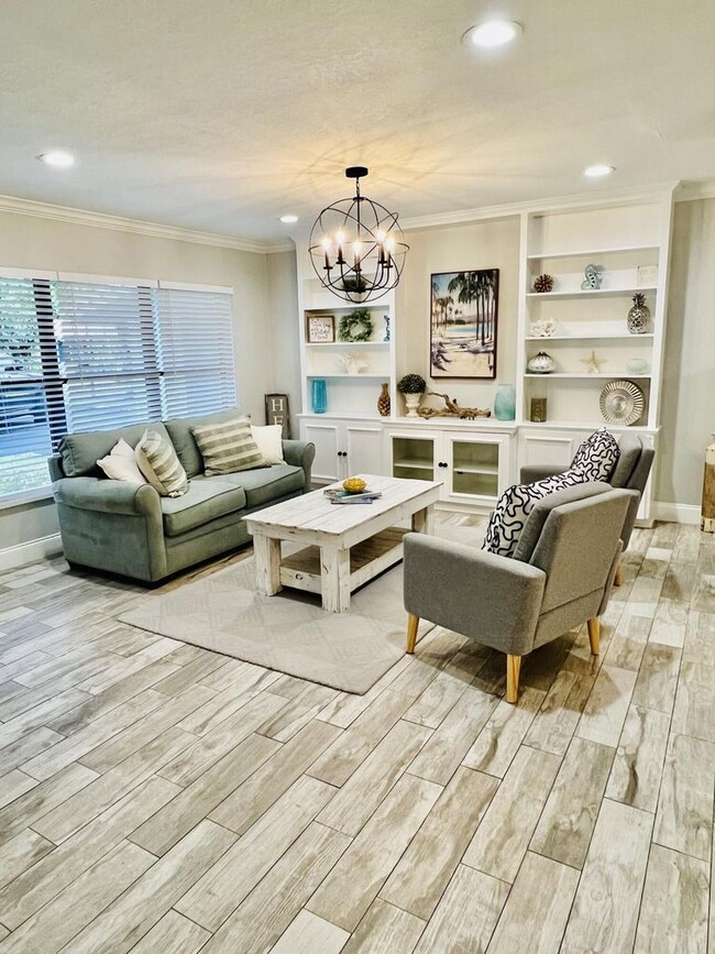 Photo - 115 NE 18th St