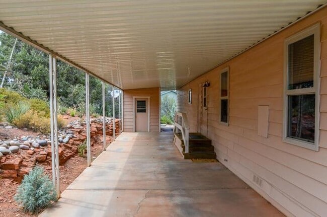 401 Sunset Hills Dr