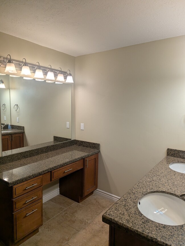 1235 E Wolf Hollow Ln Unit 101