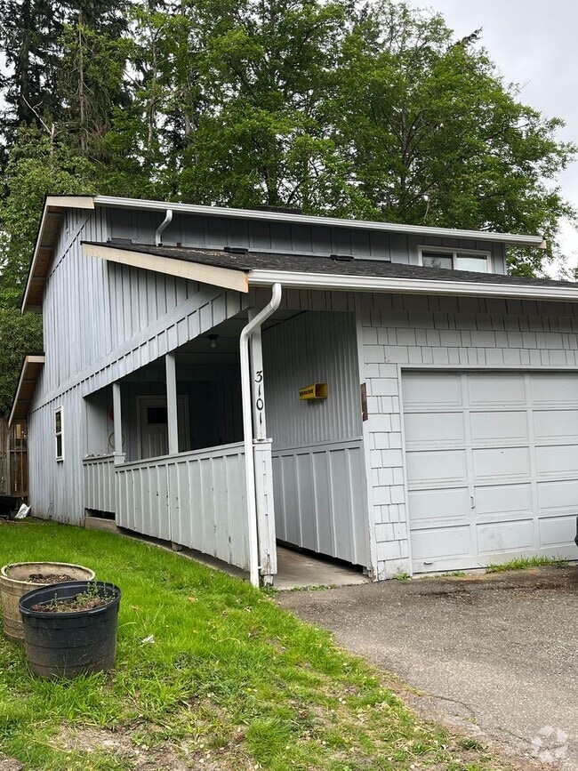Building Photo - 3 Bedroom Home w/ Cozy Wood Burning Stove