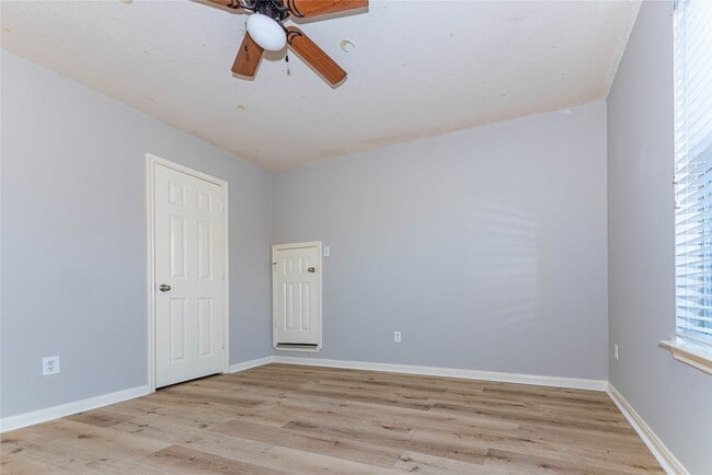 Building Photo - 20106 Lakespire Dr