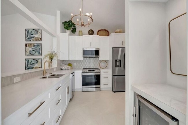 Photo - 15465 Lake Magnolia Pl