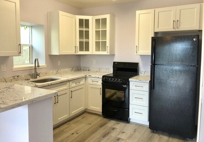 Building Photo - 661 Fairmount Ave