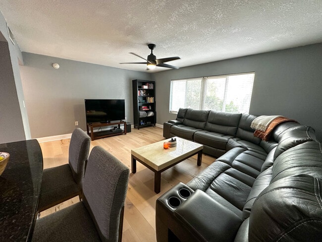 Building Photo - 210 5th Ave S Unit 207