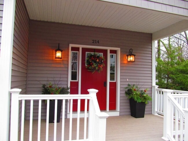 Photo - 214 Dallaire