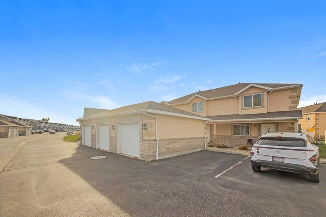 Photo - Charming 2 Bedroom Home with Modern Comforts and Pet-Friendly Living - Available NOW!